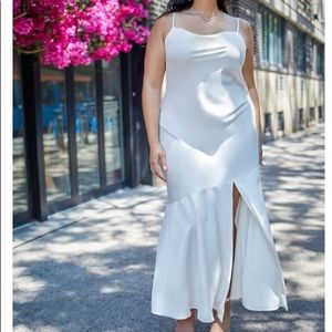 Off white ELOQUII satin maxi. Size 16. Tags still on, never worn.